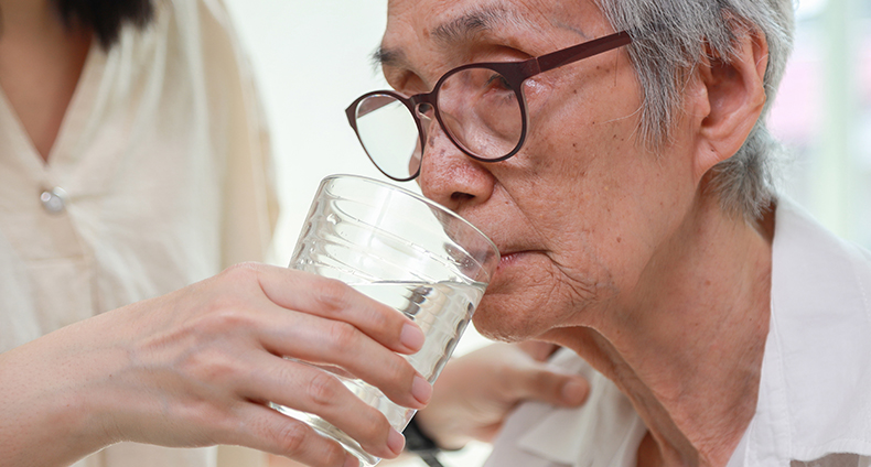 MALNUTRITION & DEHYDRATION MALNUTRITION & DEHYDRATION